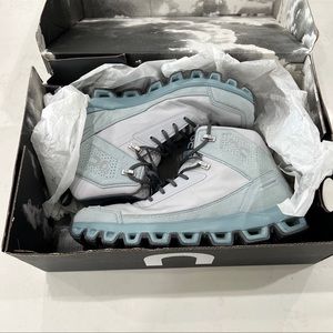 on cloud On Running Women's Cloudridge Hiking Boot
Glacier / sea